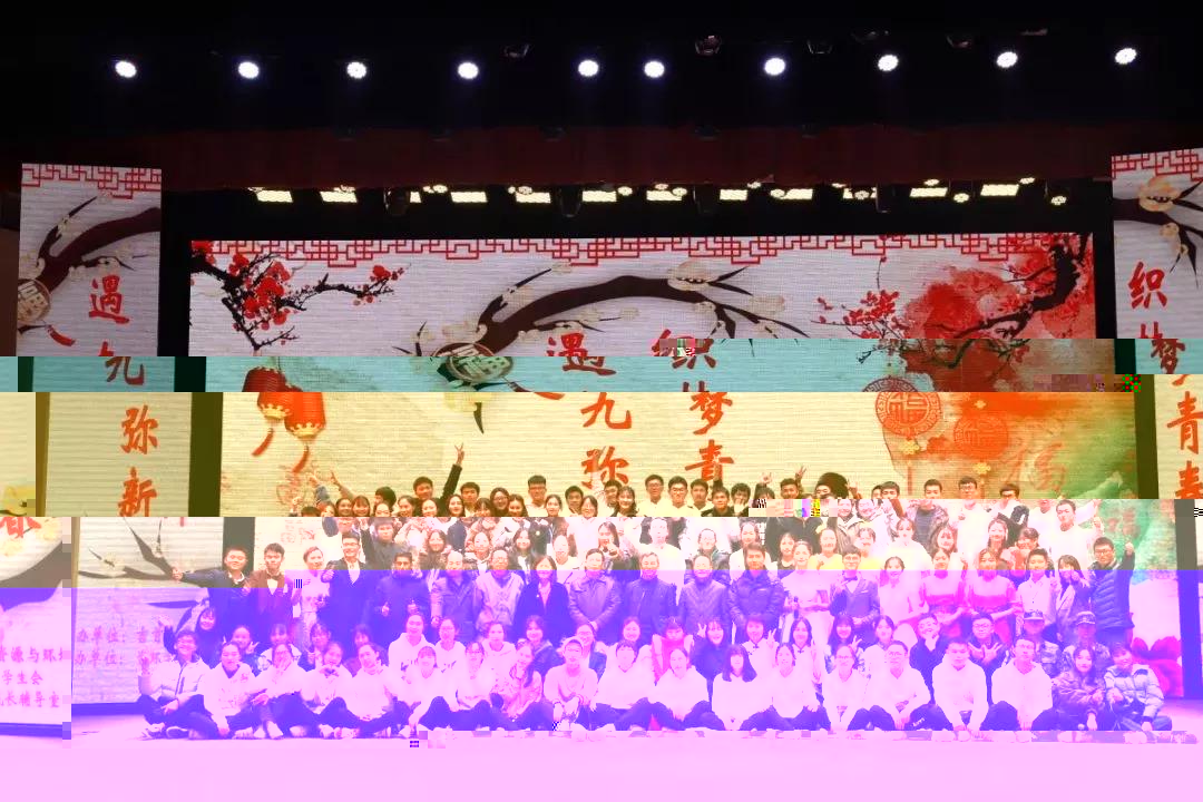 (圖為圖為領導、老師、演員及工作人員合影留念)
